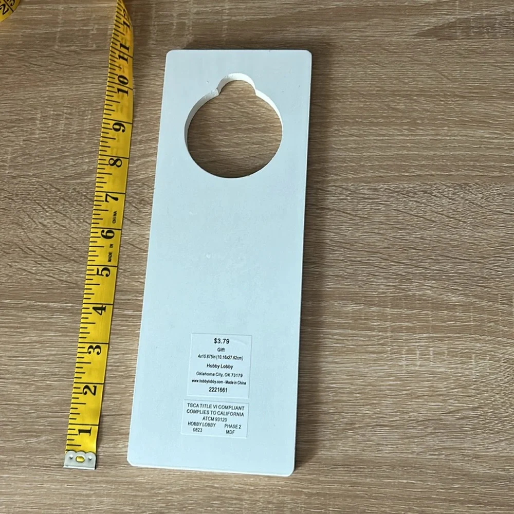 No need to knock we know you’re here -the dogs privacy door hanger NWT